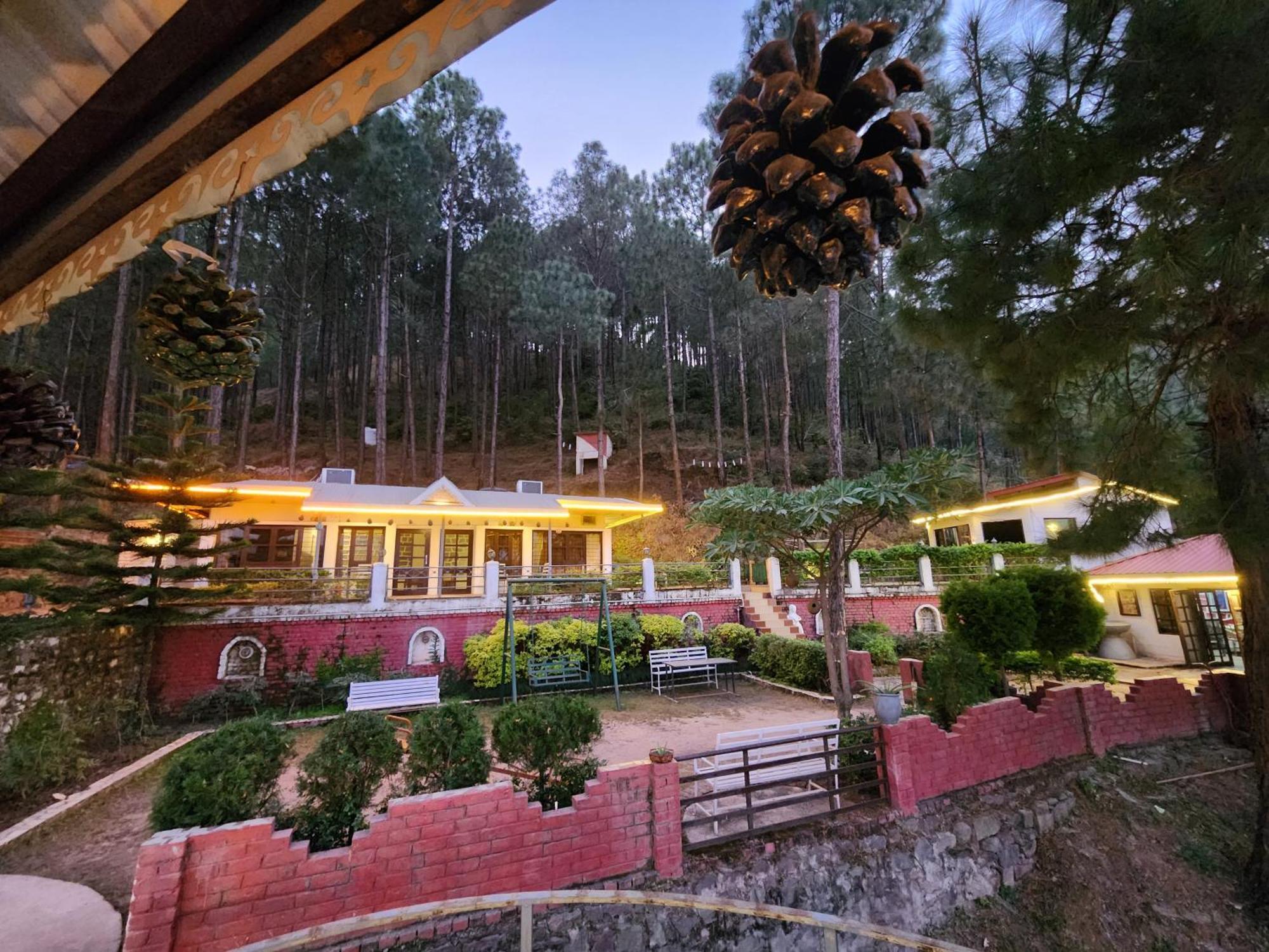 Pine Valley Resort 카사울리 외부 사진